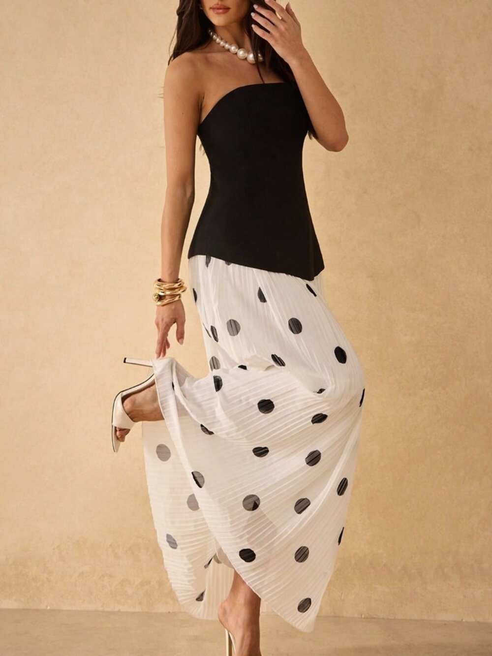 Black Polka Dot Women's Top & Pleated Skirt Two-Piece Set - Picture 4 of 7